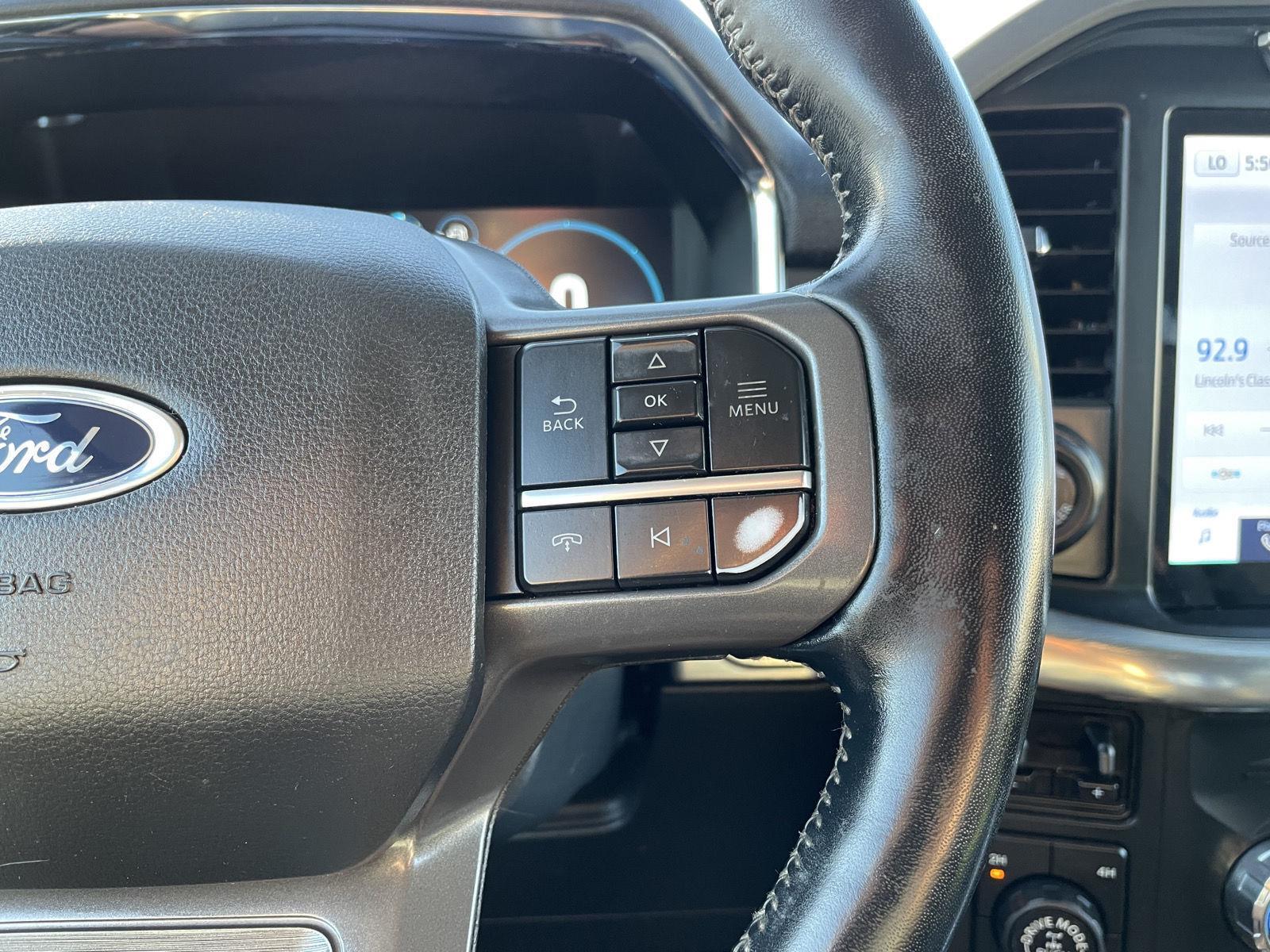 Vehicle photo 13