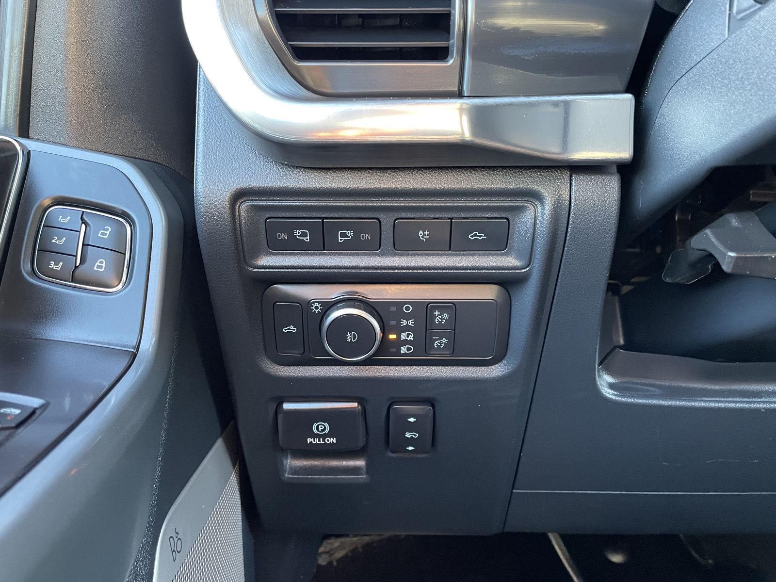 Vehicle photo 15