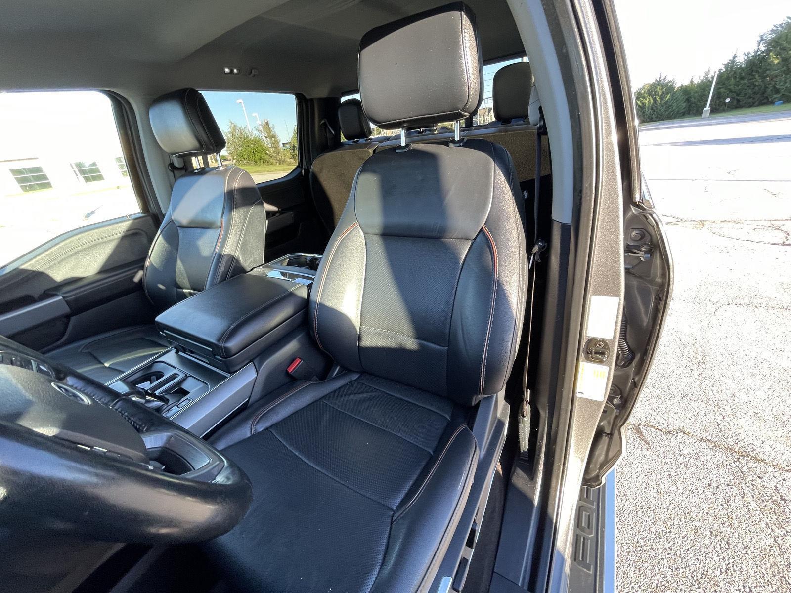 Vehicle photo 18