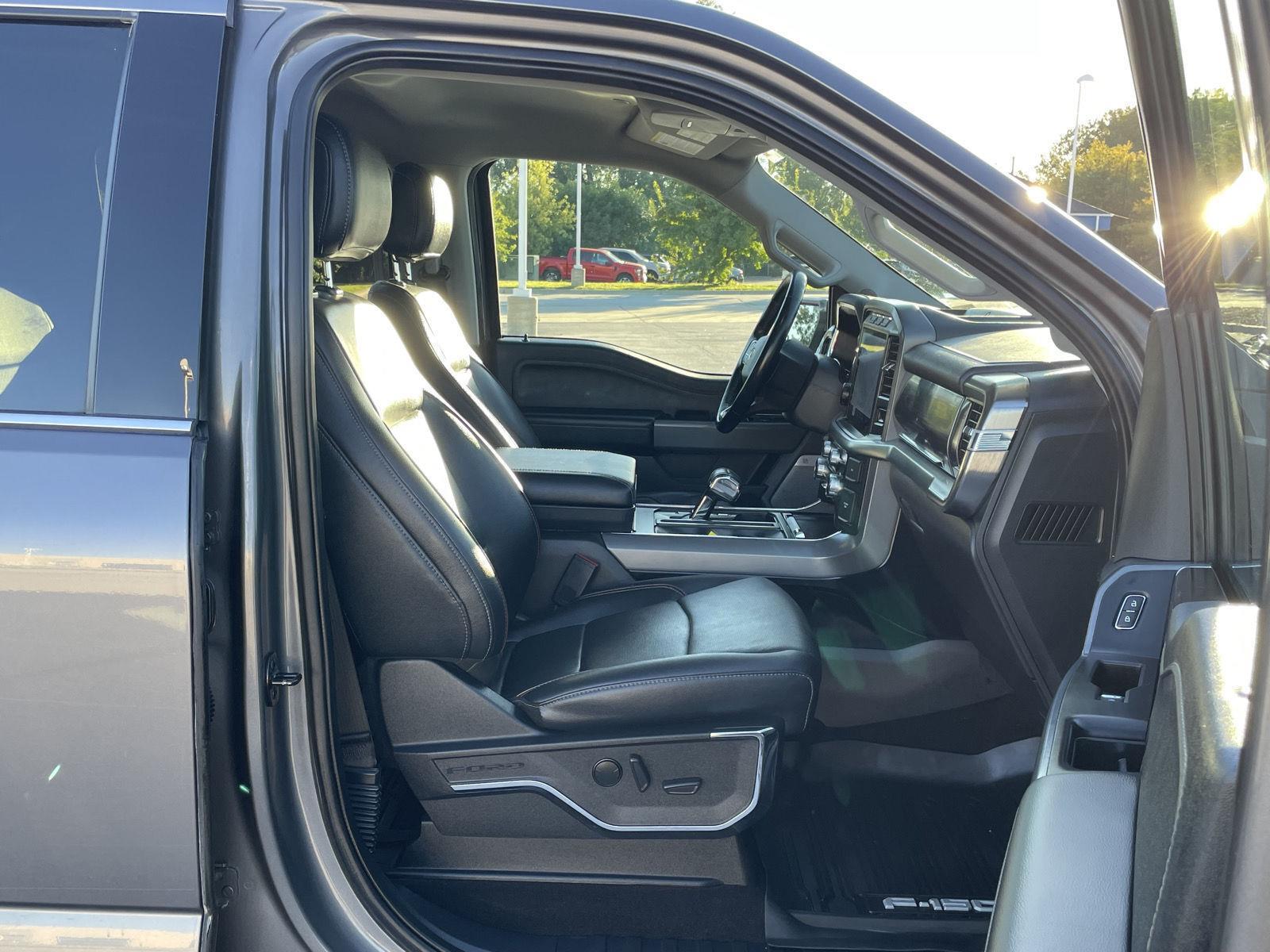 Vehicle photo 18