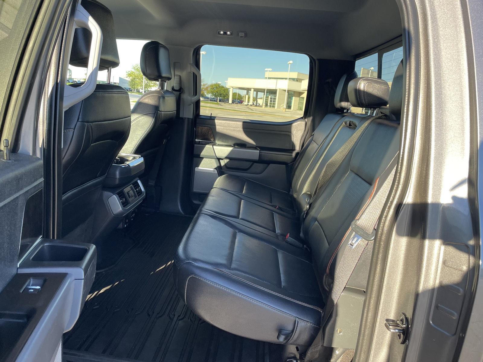 Vehicle photo 19