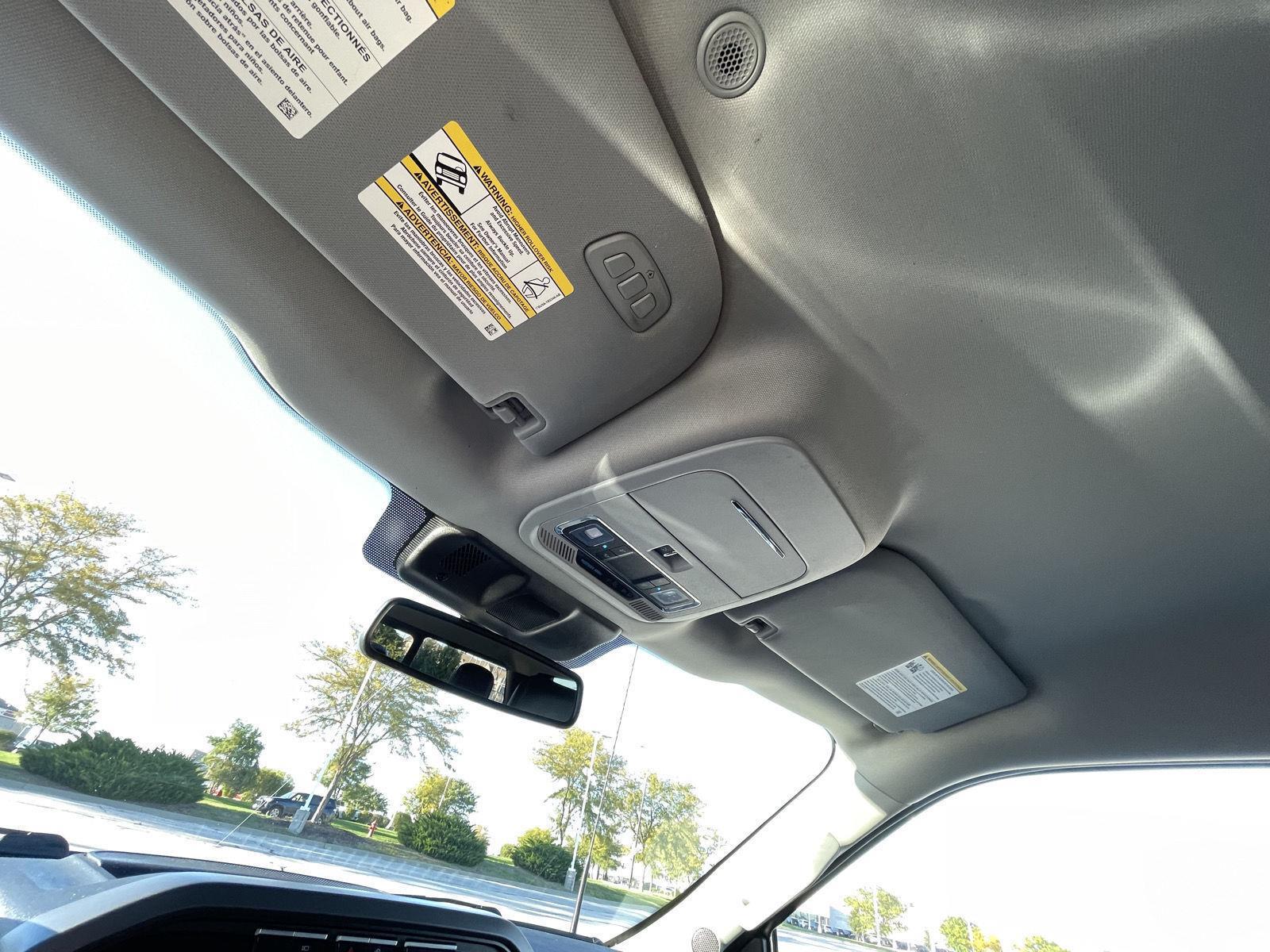 Vehicle photo 21