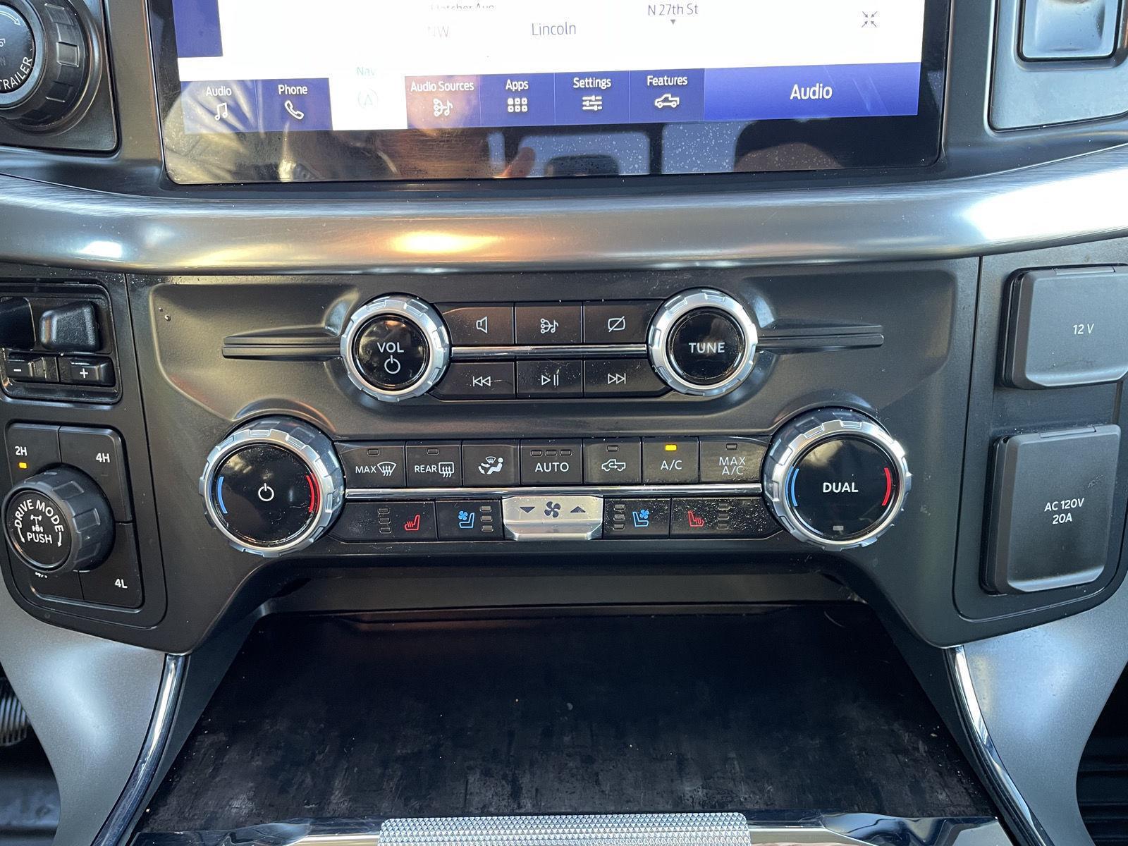 Vehicle photo 26