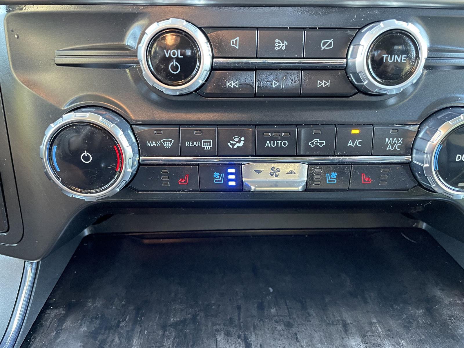 Vehicle photo 29