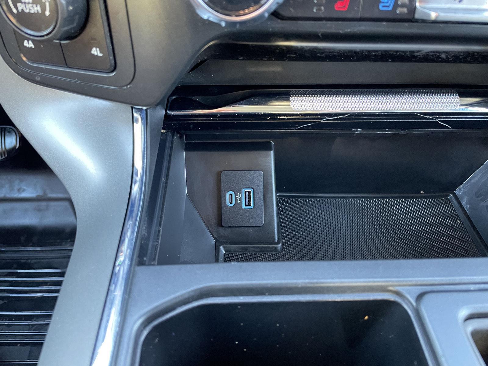 Vehicle photo 30