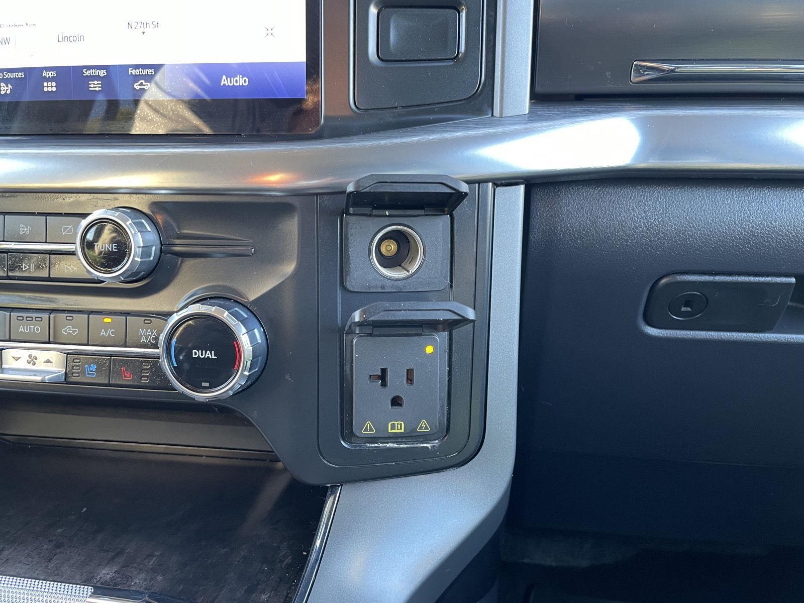 Vehicle photo 32