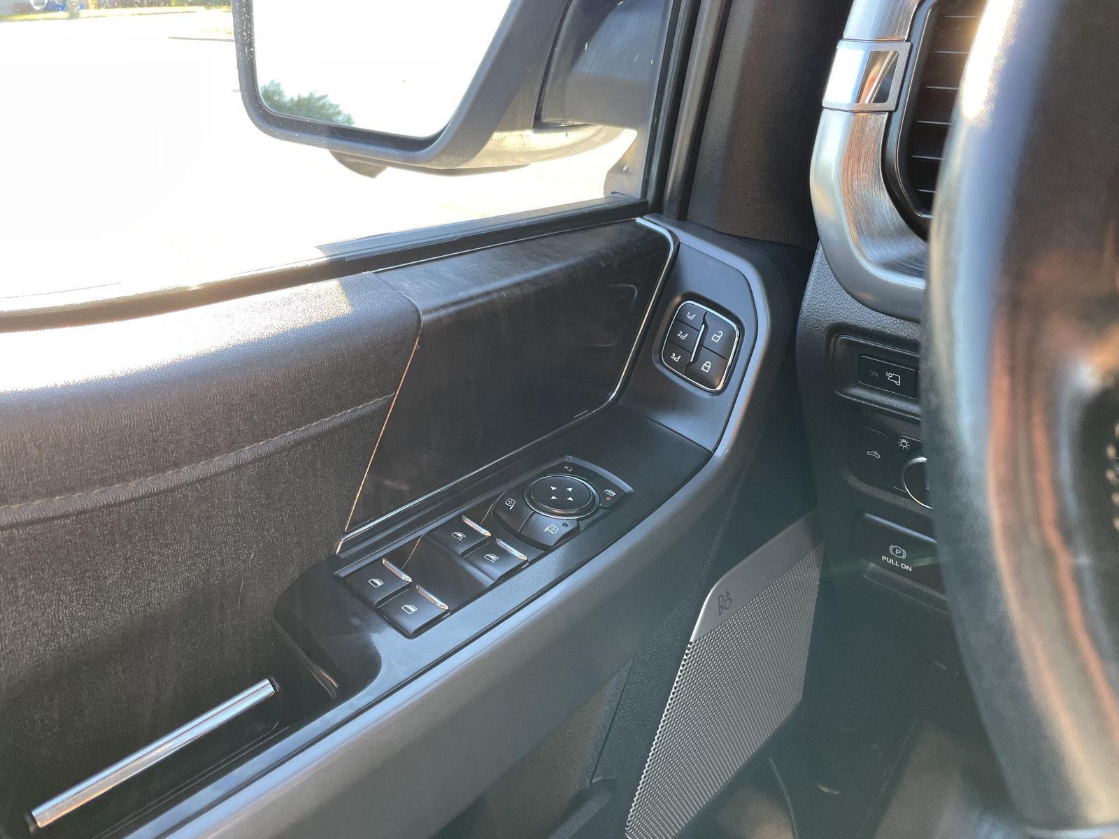 Vehicle photo 34