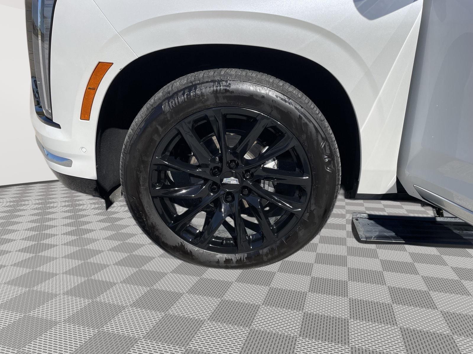 Vehicle photo 10