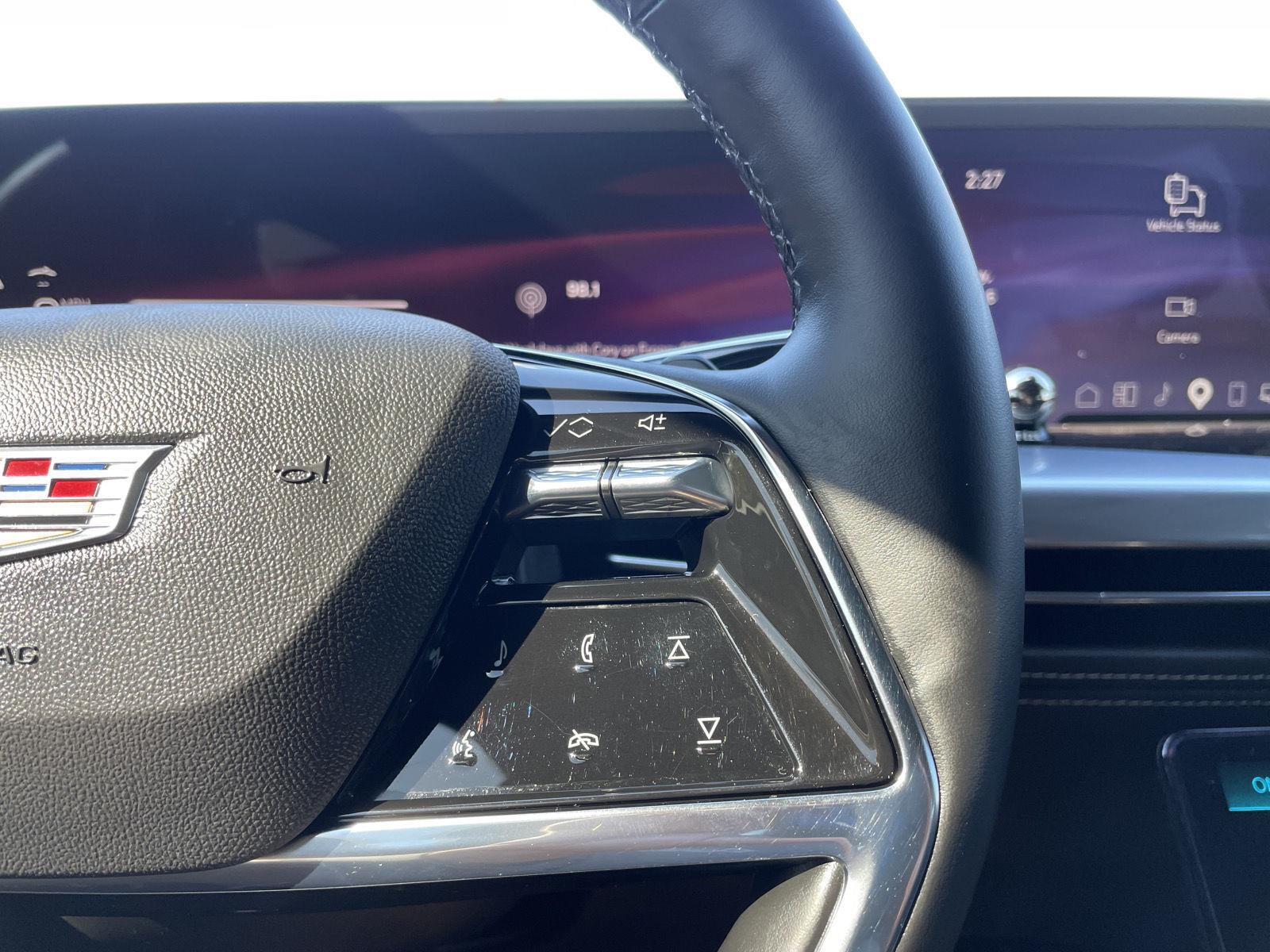 Vehicle photo 13