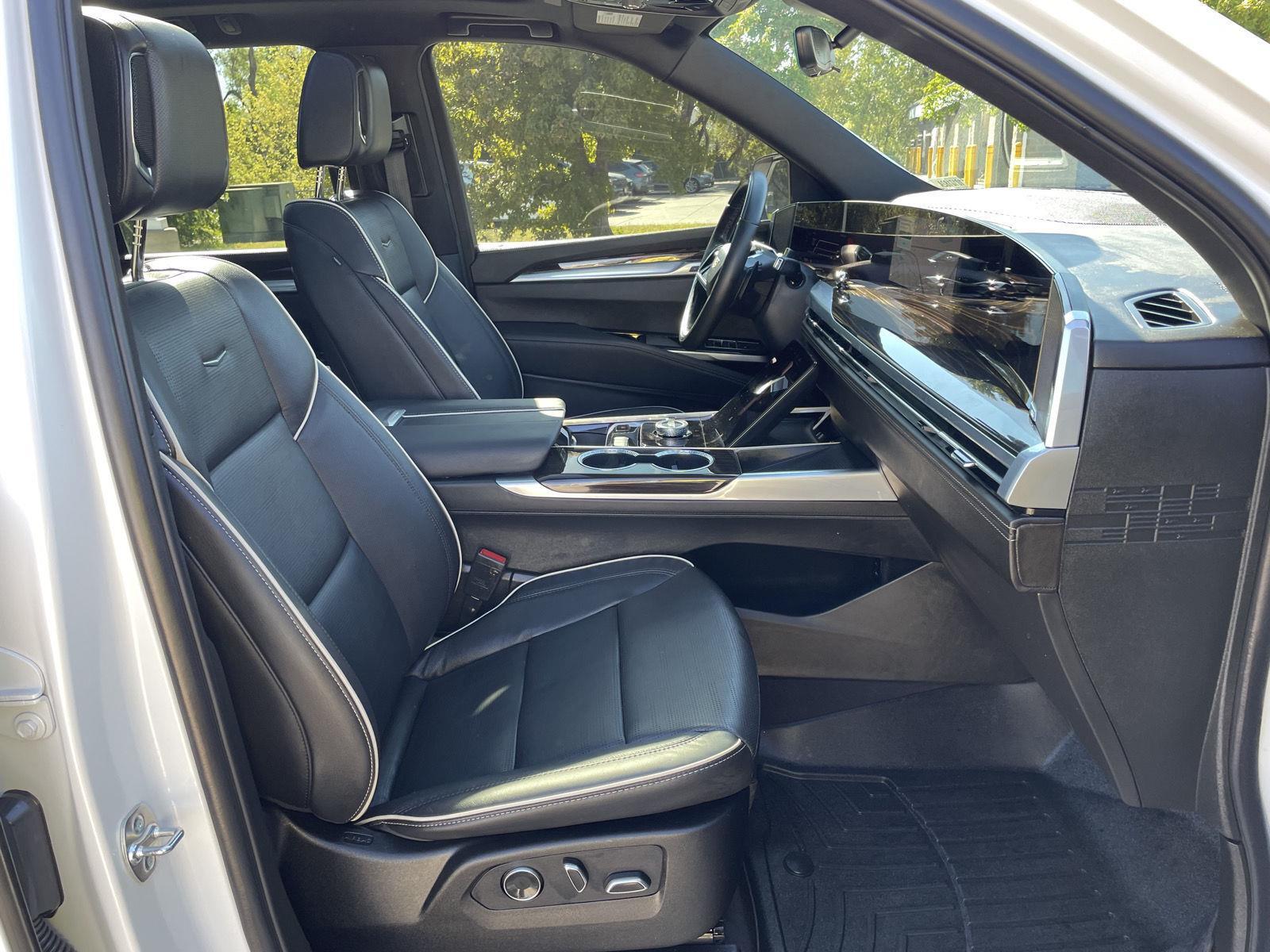 Vehicle photo 17