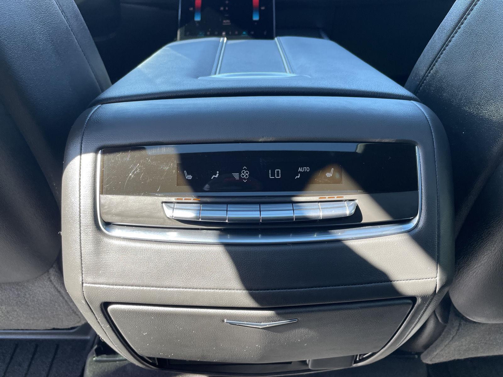 Vehicle photo 19