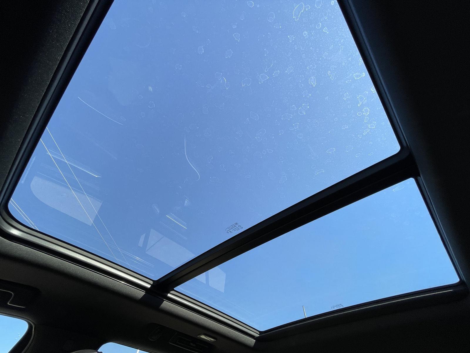 Vehicle photo 23