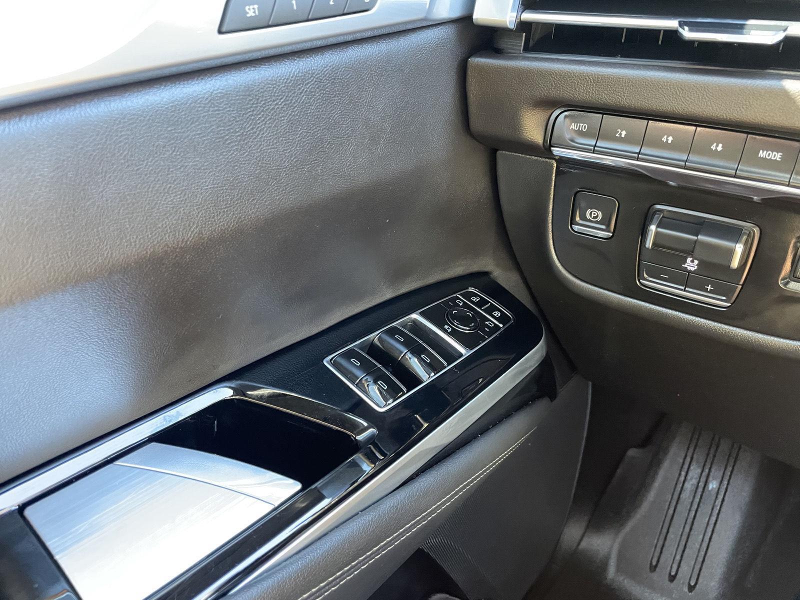 Vehicle photo 32