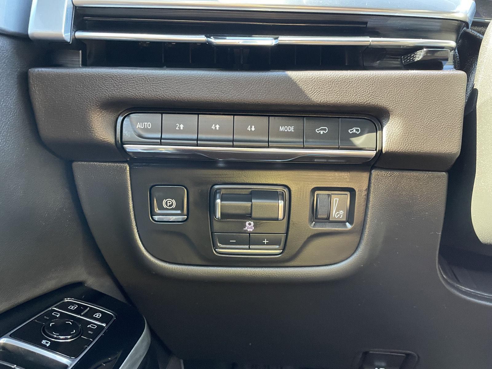 Vehicle photo 33