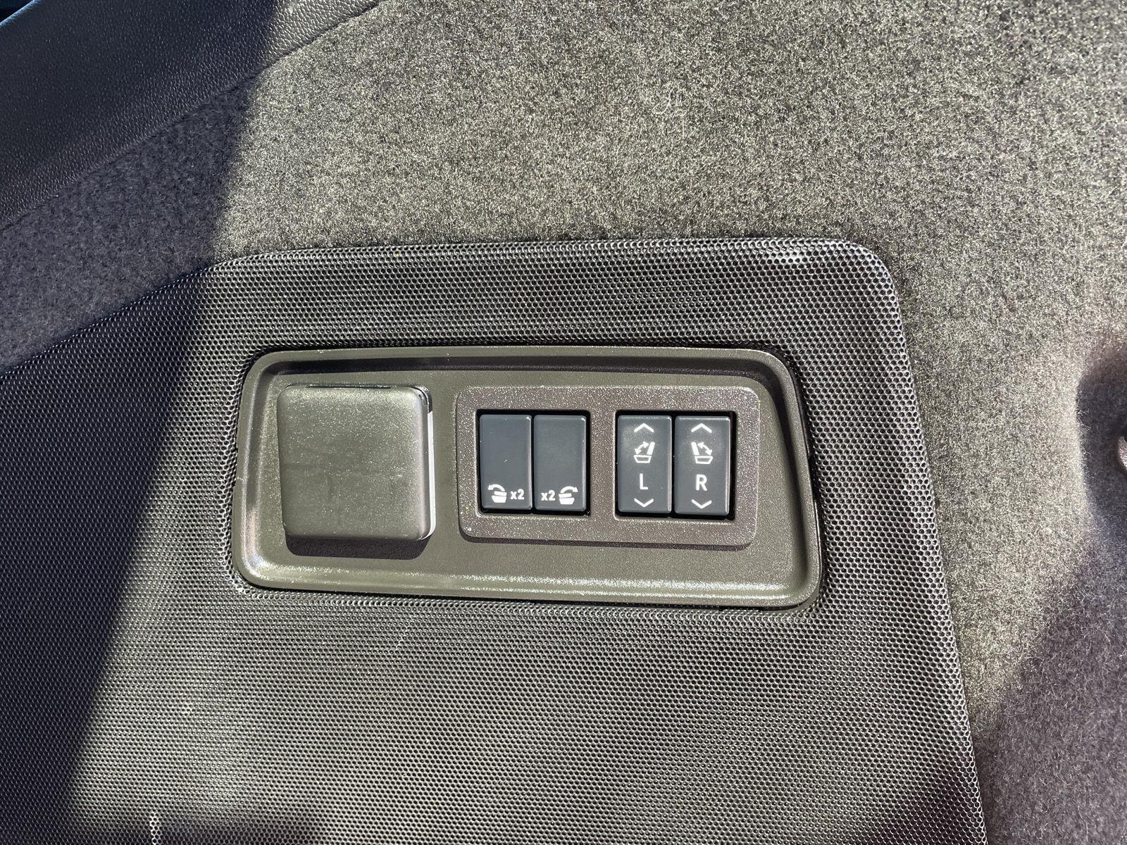 Vehicle photo 40