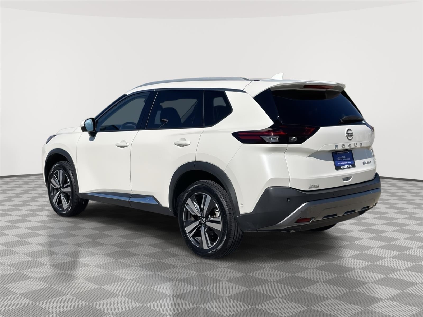 Vehicle photo 9