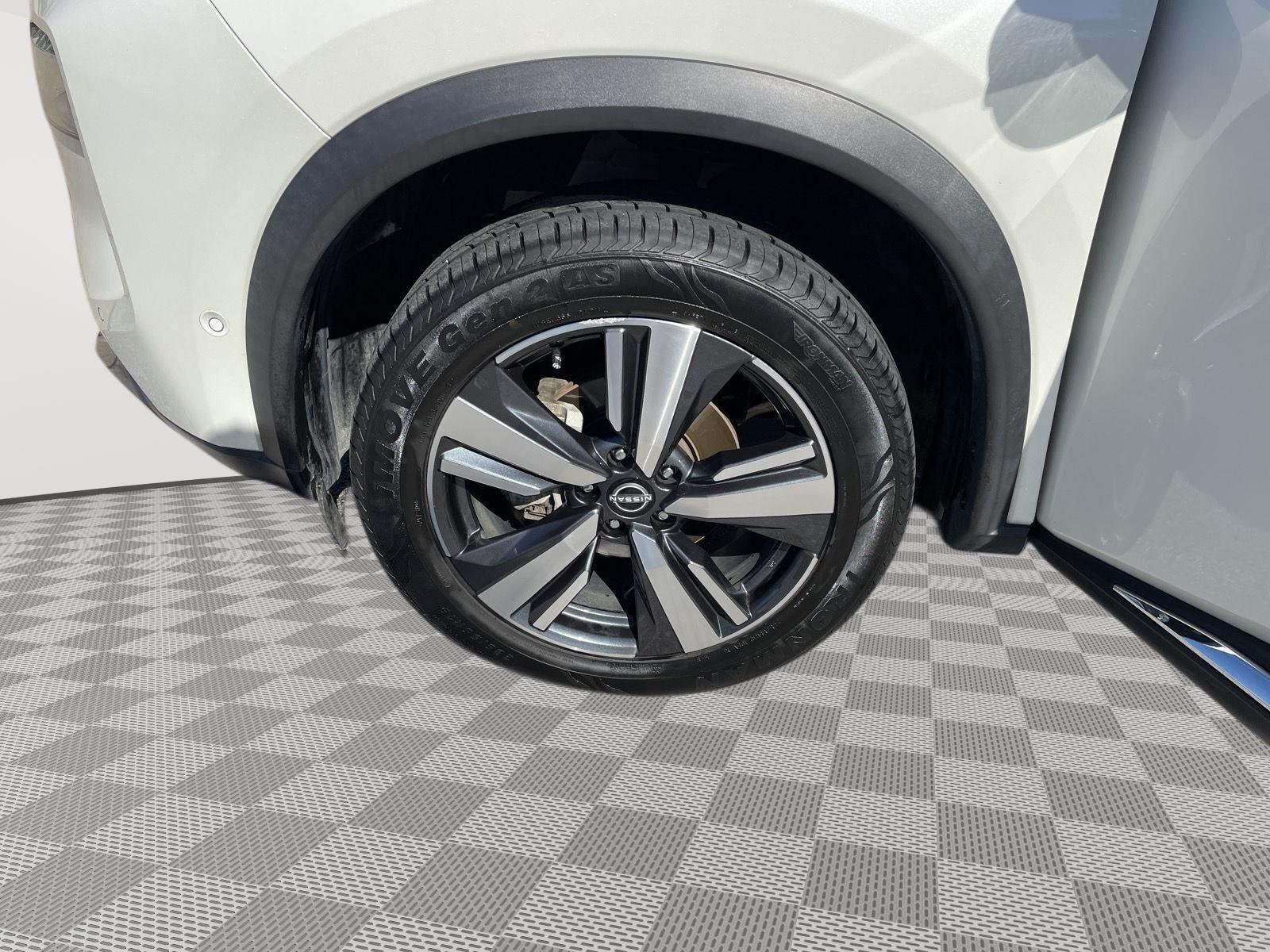 Vehicle photo 10