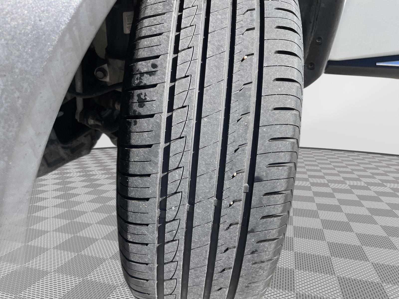 Vehicle photo 11