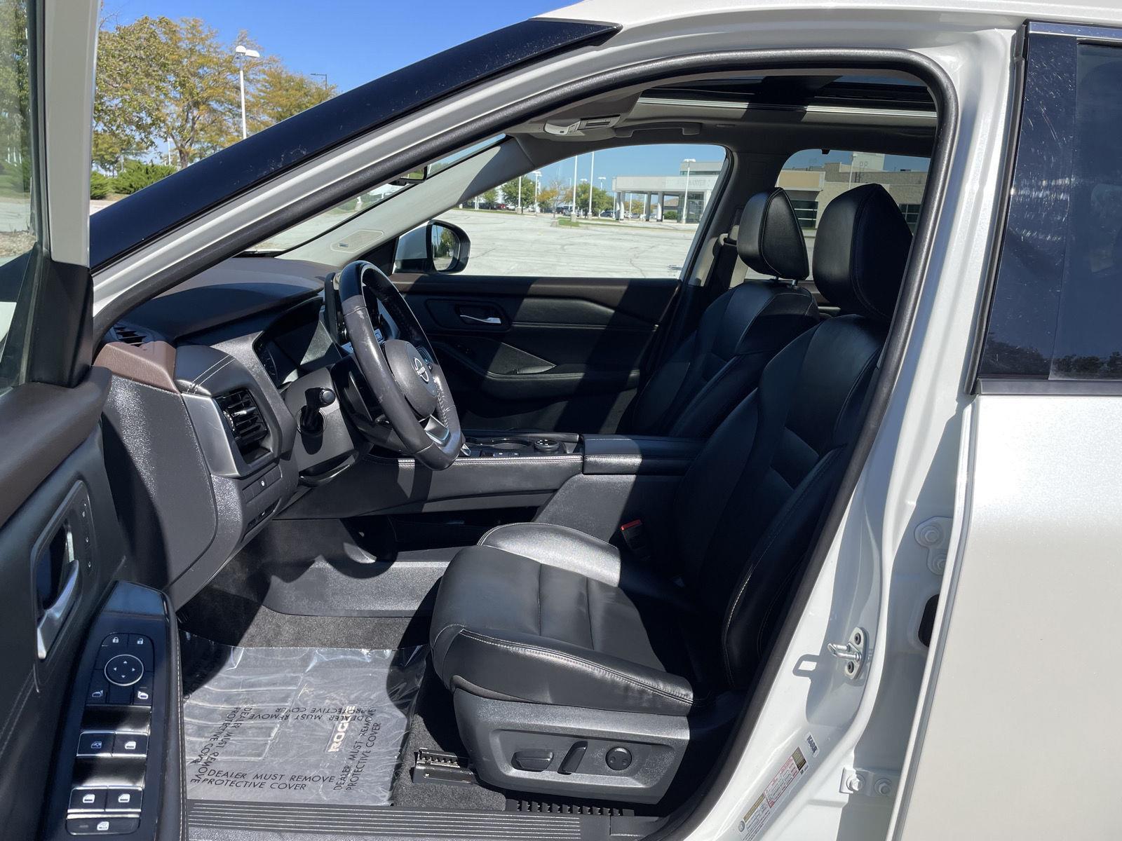 Vehicle photo 17