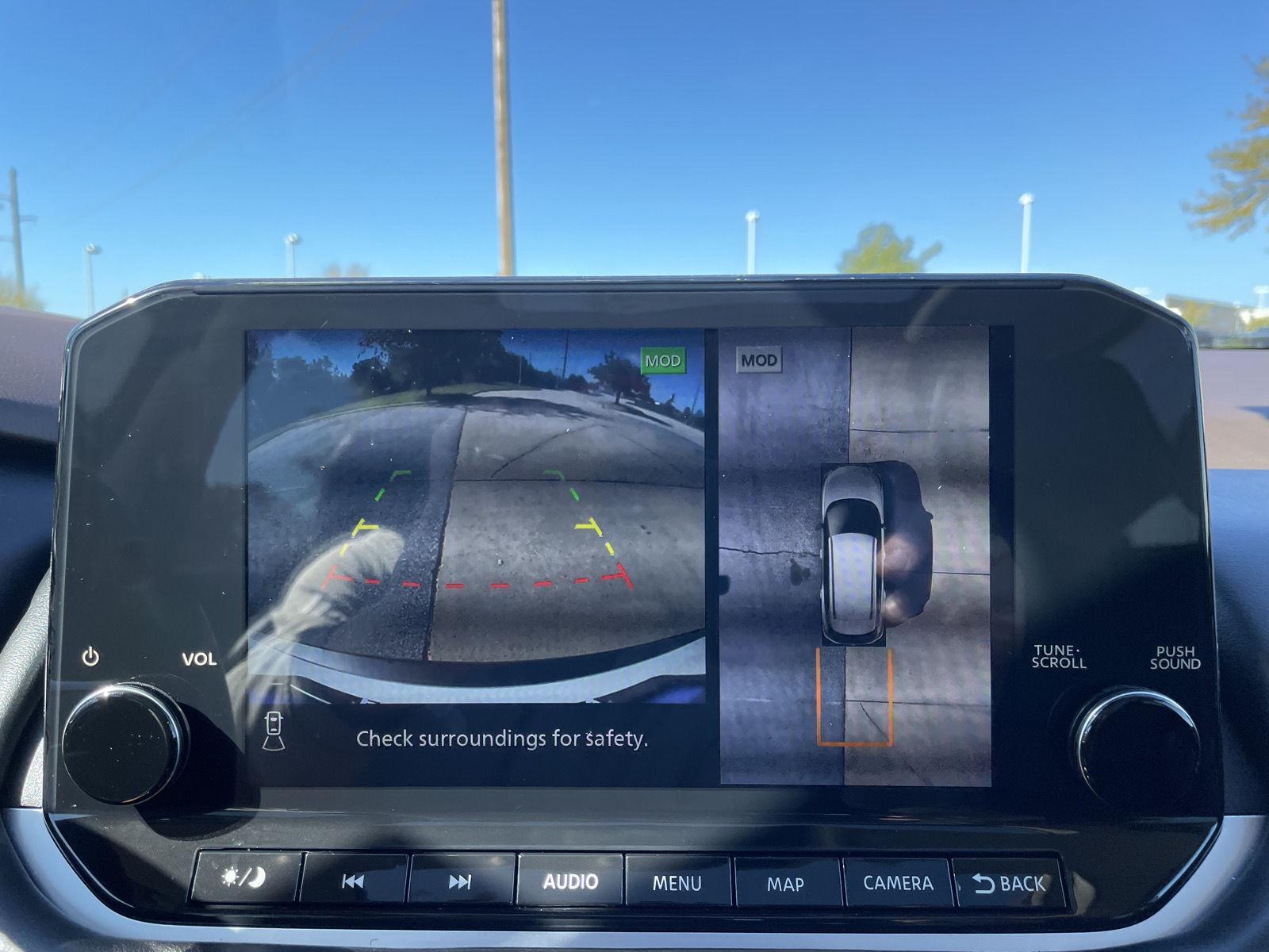 Vehicle photo 24