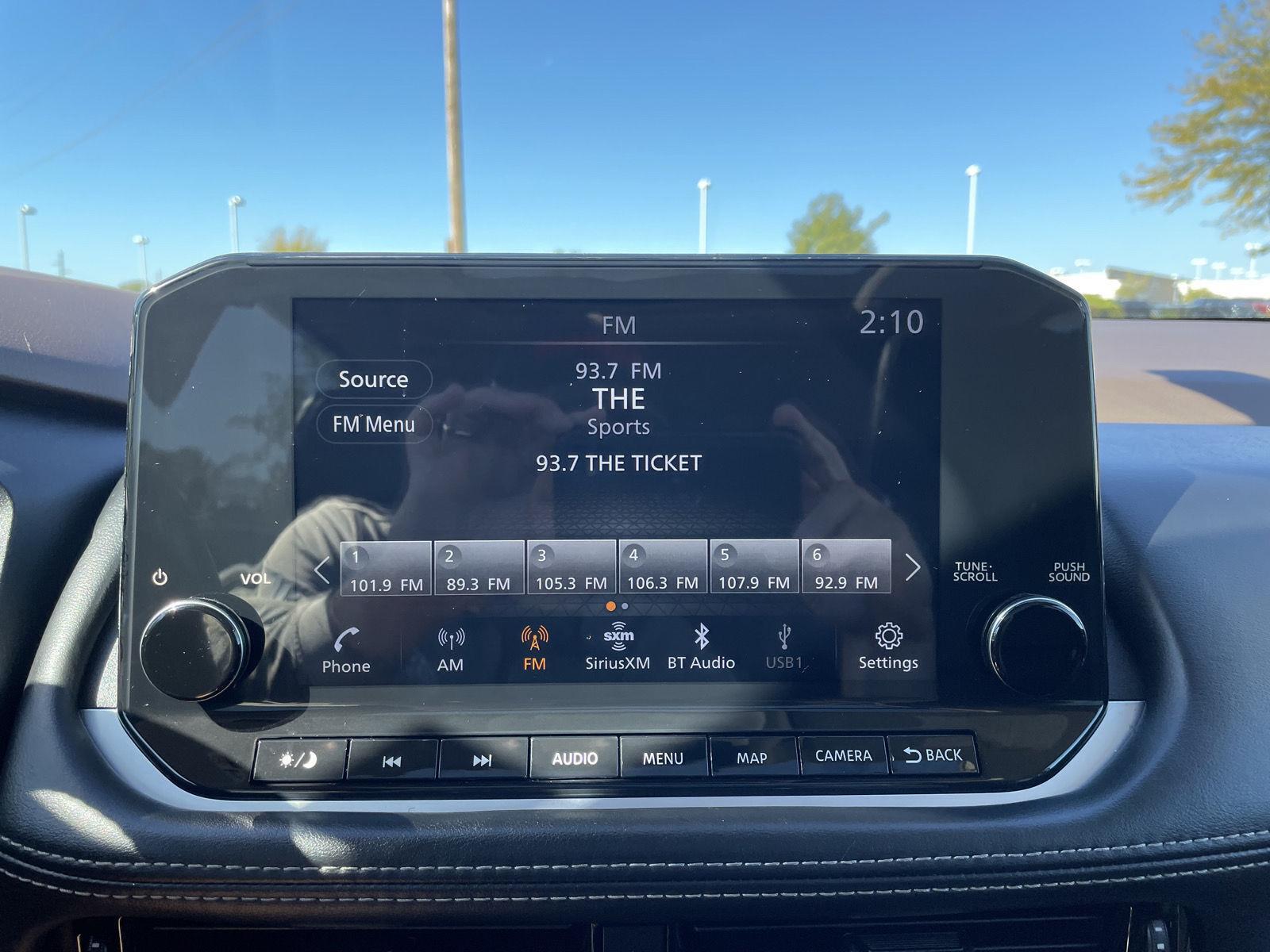 Vehicle photo 28