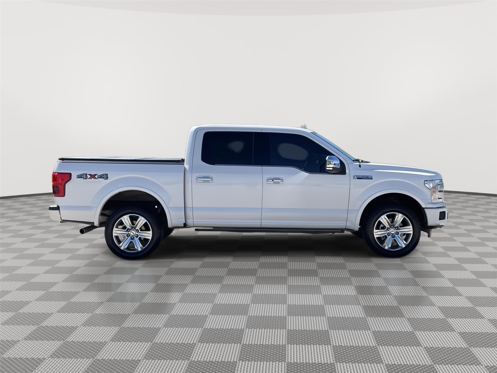 Vehicle photo 6