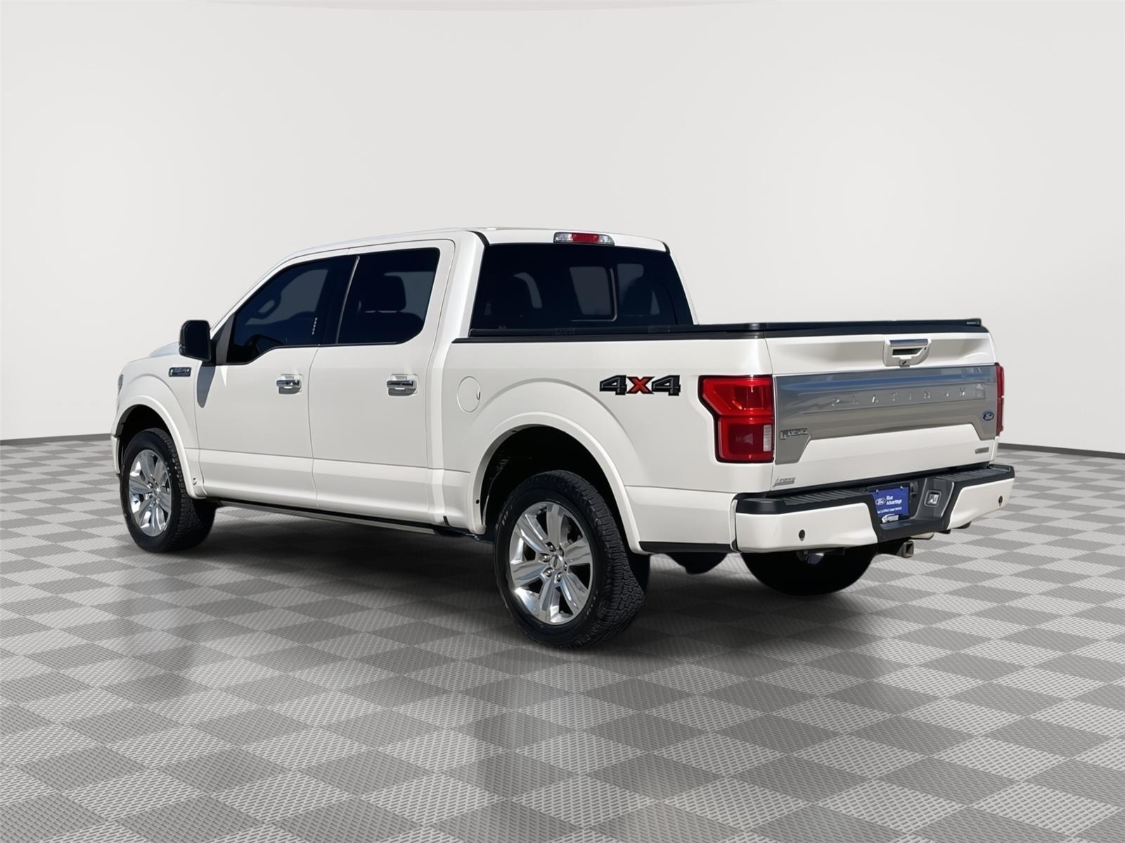 Vehicle photo 9