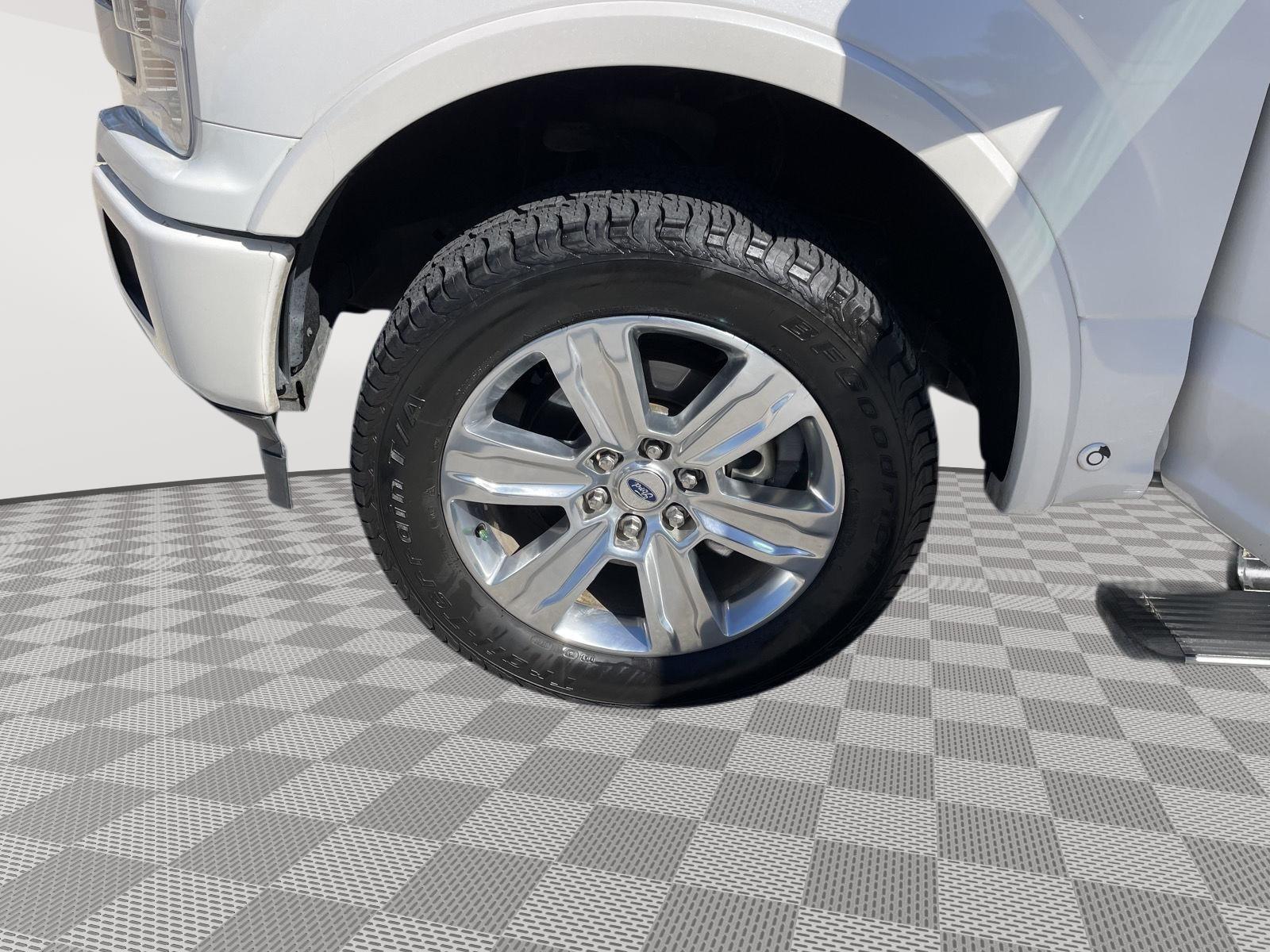 Vehicle photo 10