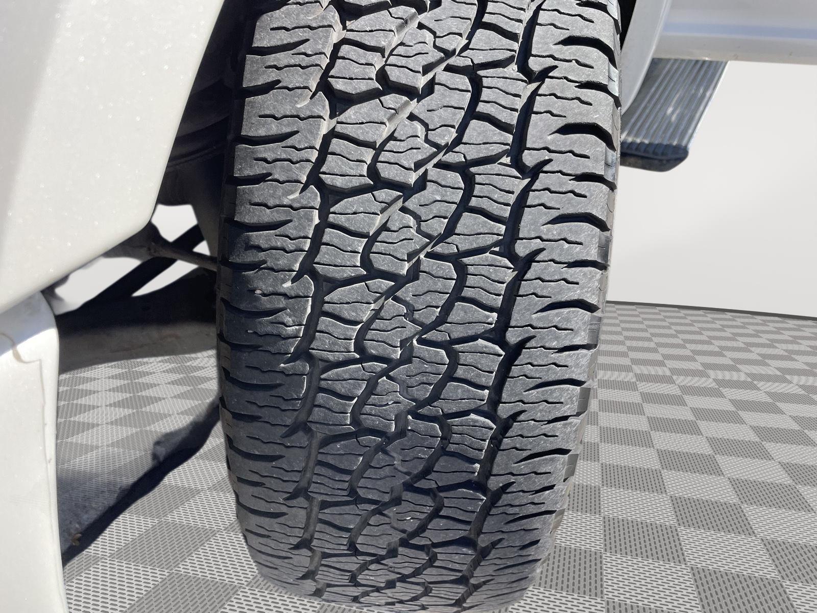 Vehicle photo 11