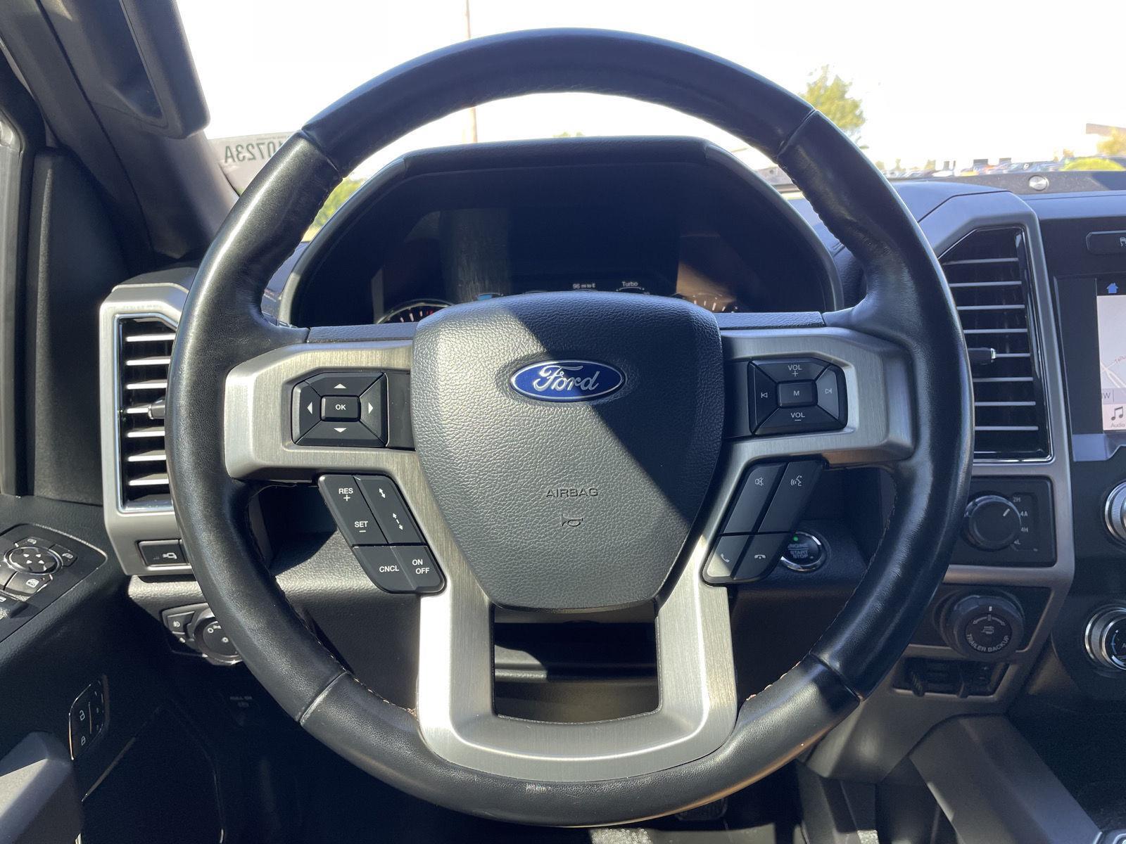 Vehicle photo 12