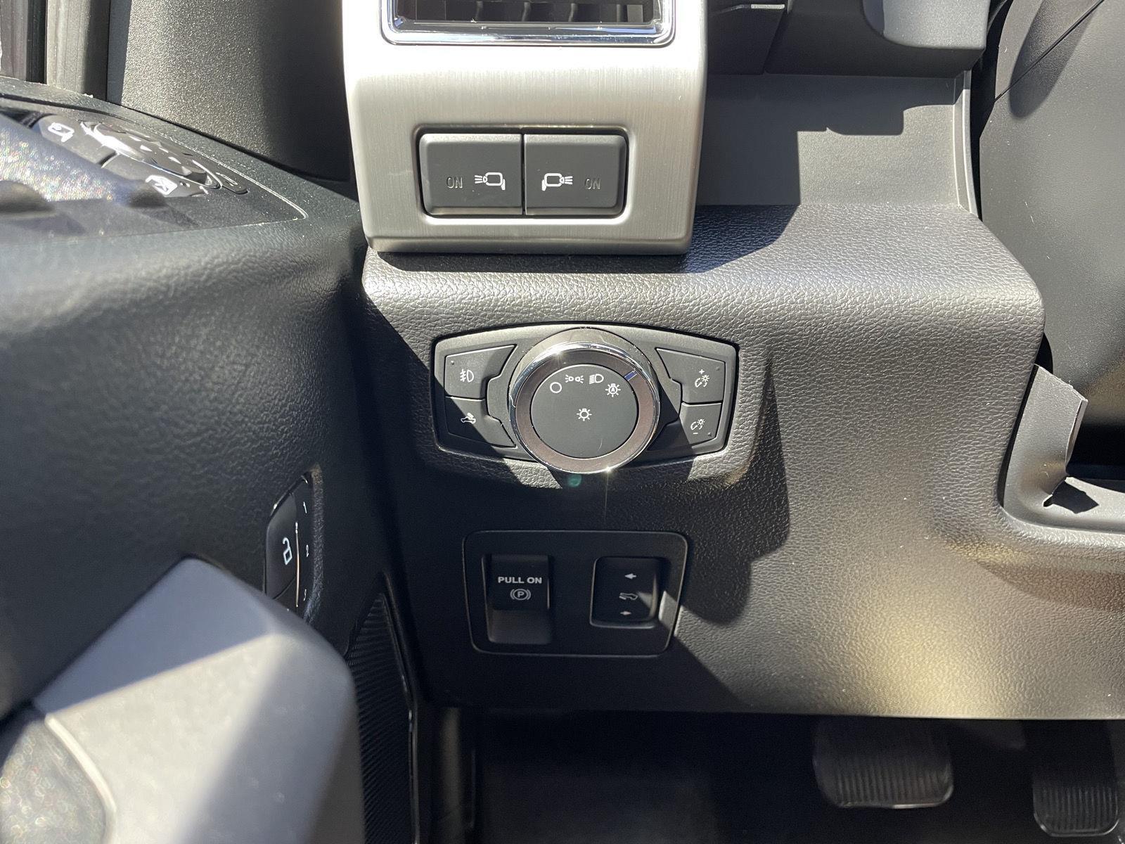 Vehicle photo 16