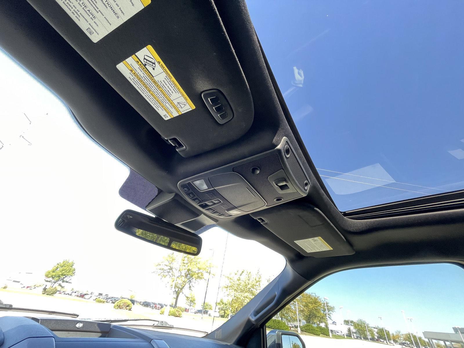 Vehicle photo 22