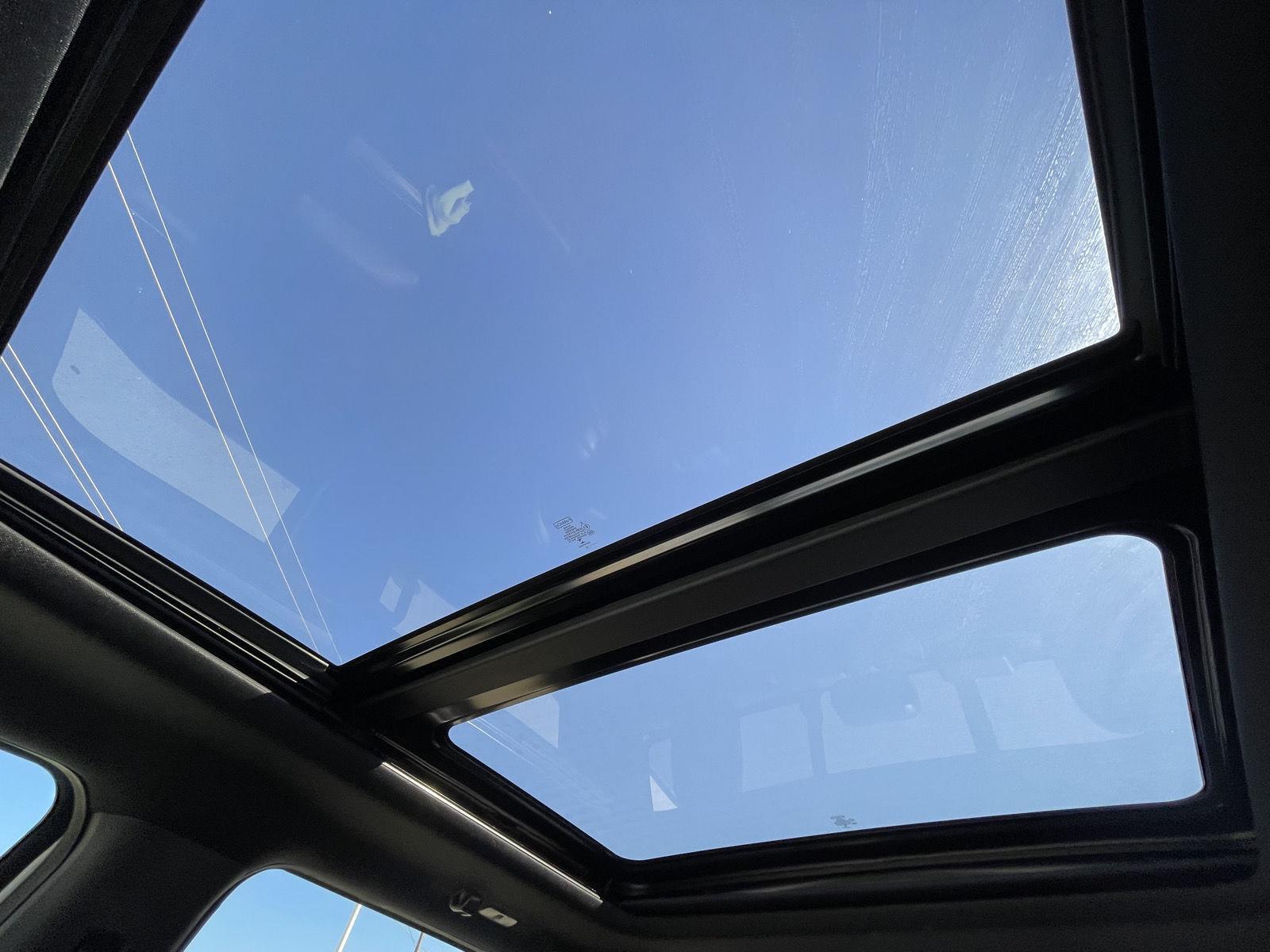 Vehicle photo 23