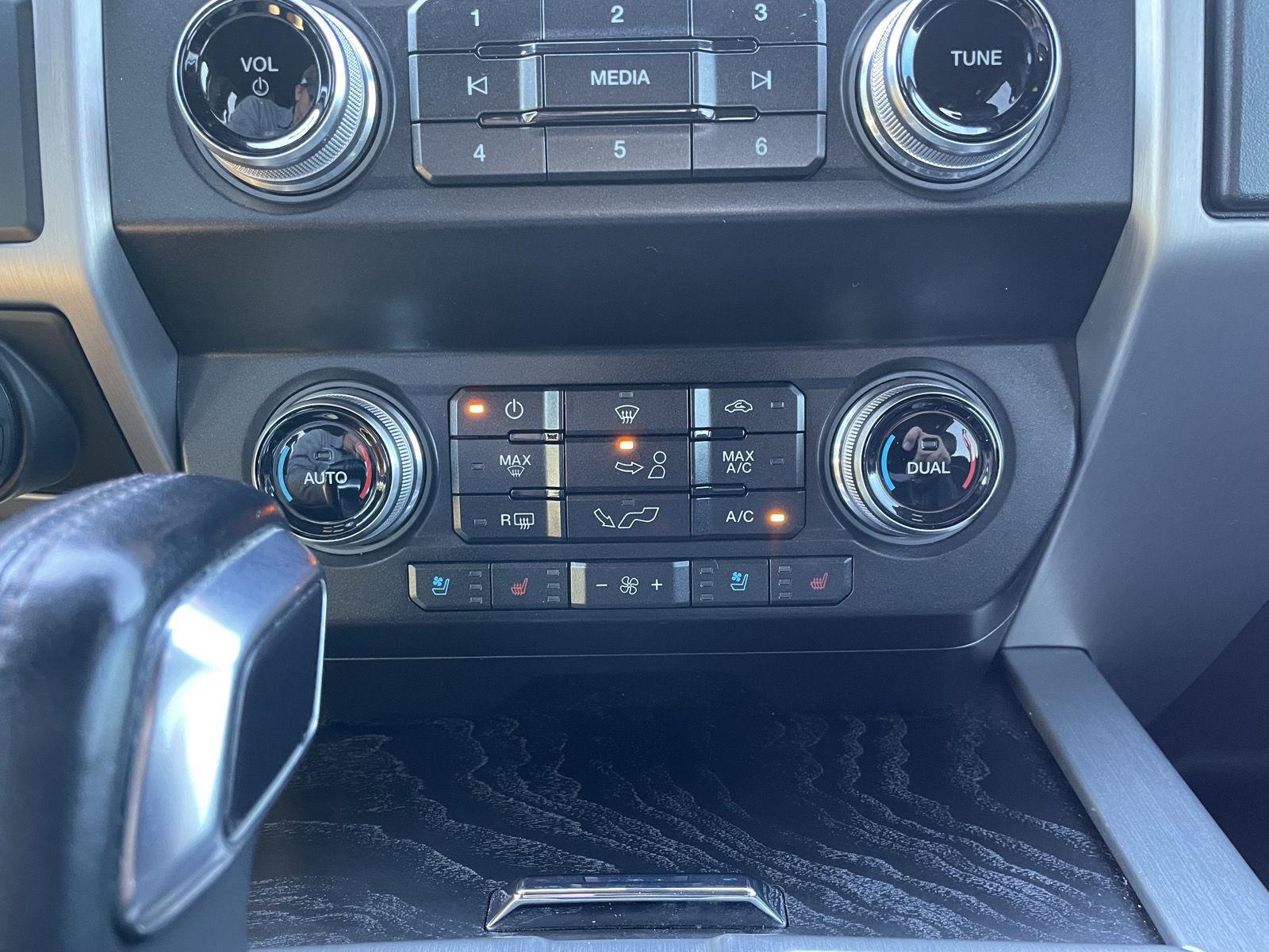 Vehicle photo 30