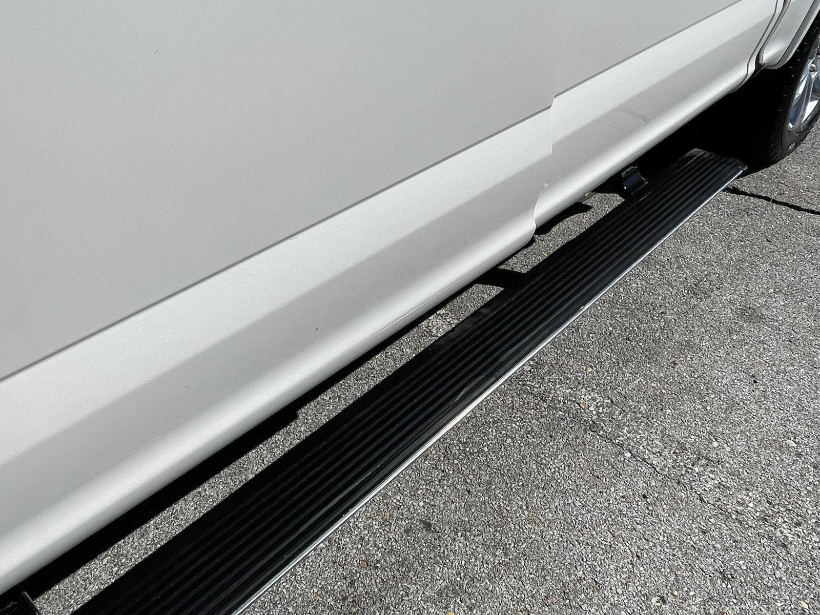 Vehicle photo 48