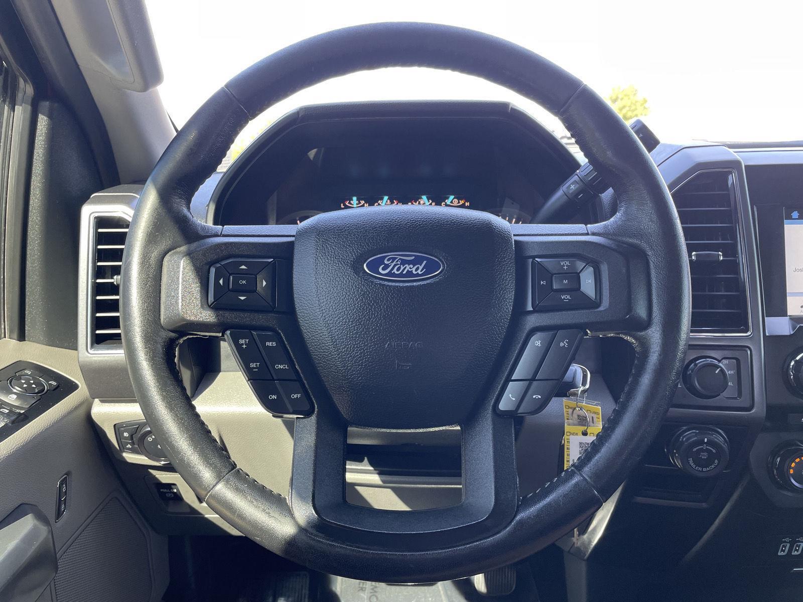 Vehicle photo 12