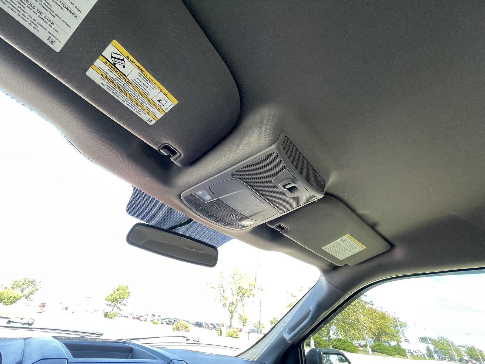Vehicle photo 21