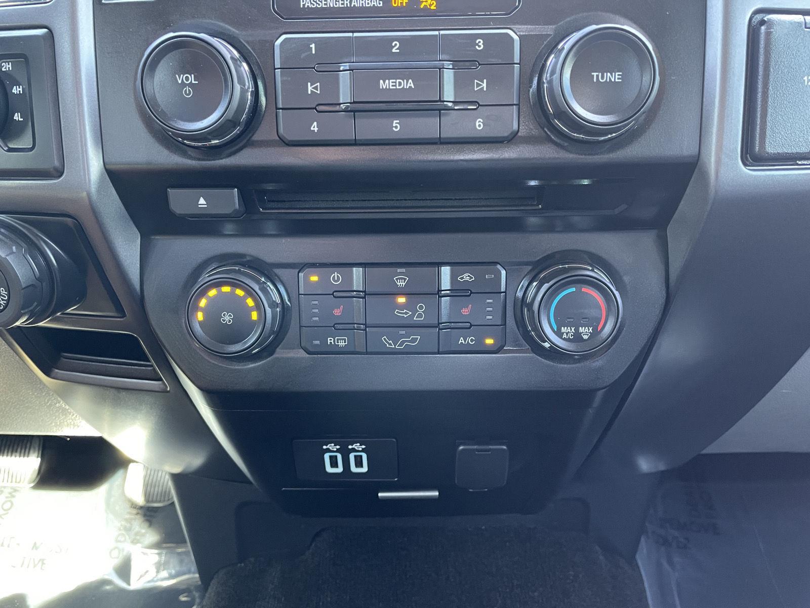 Vehicle photo 25