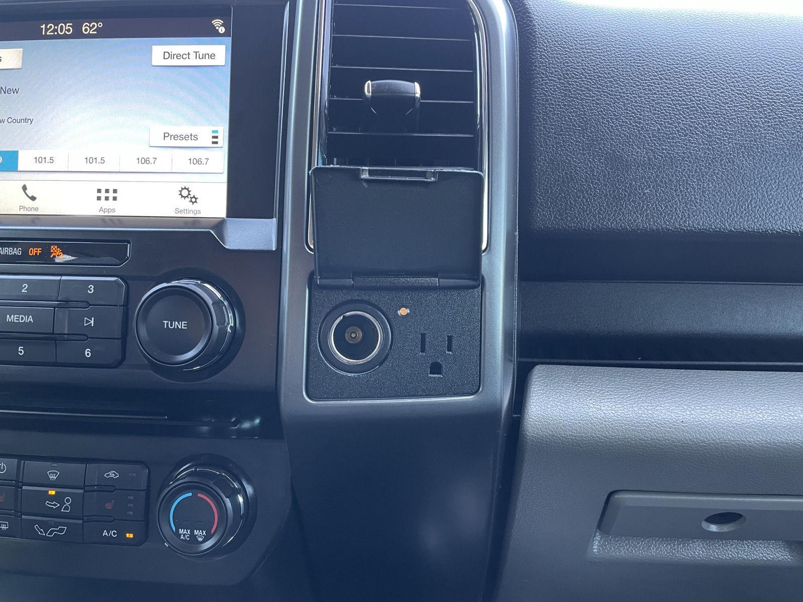 Vehicle photo 29