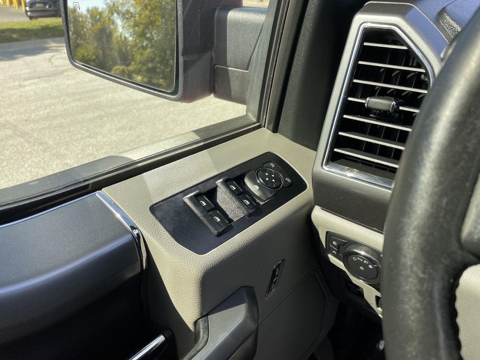 Vehicle photo 30