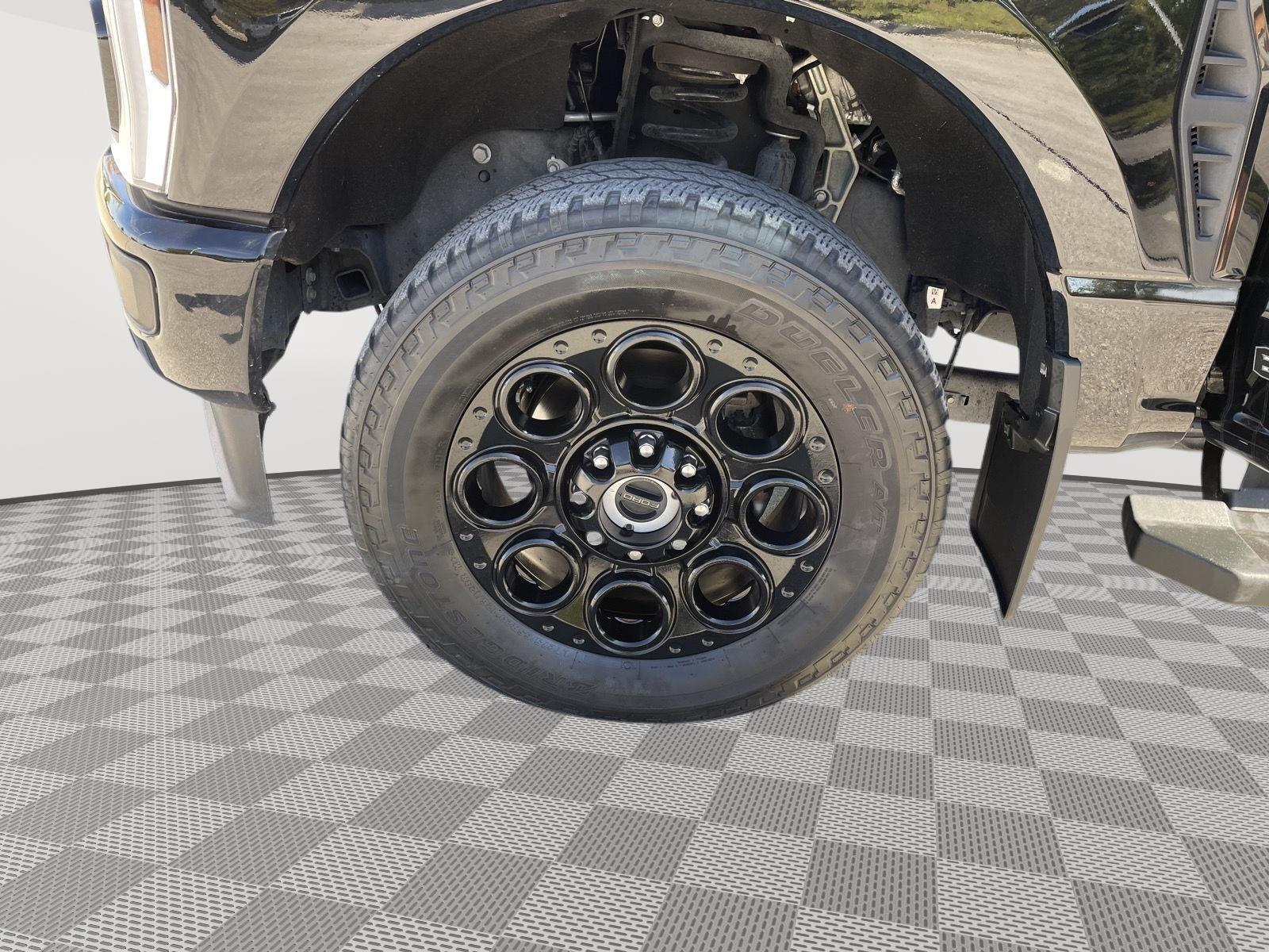 Vehicle photo 10
