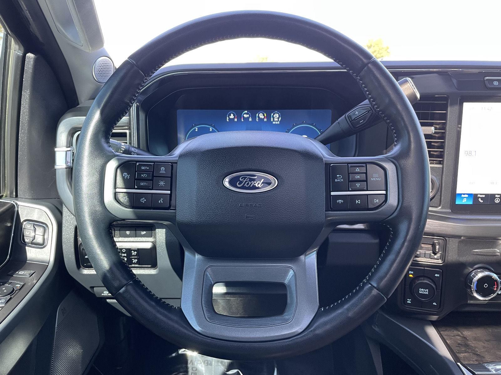 Vehicle photo 12