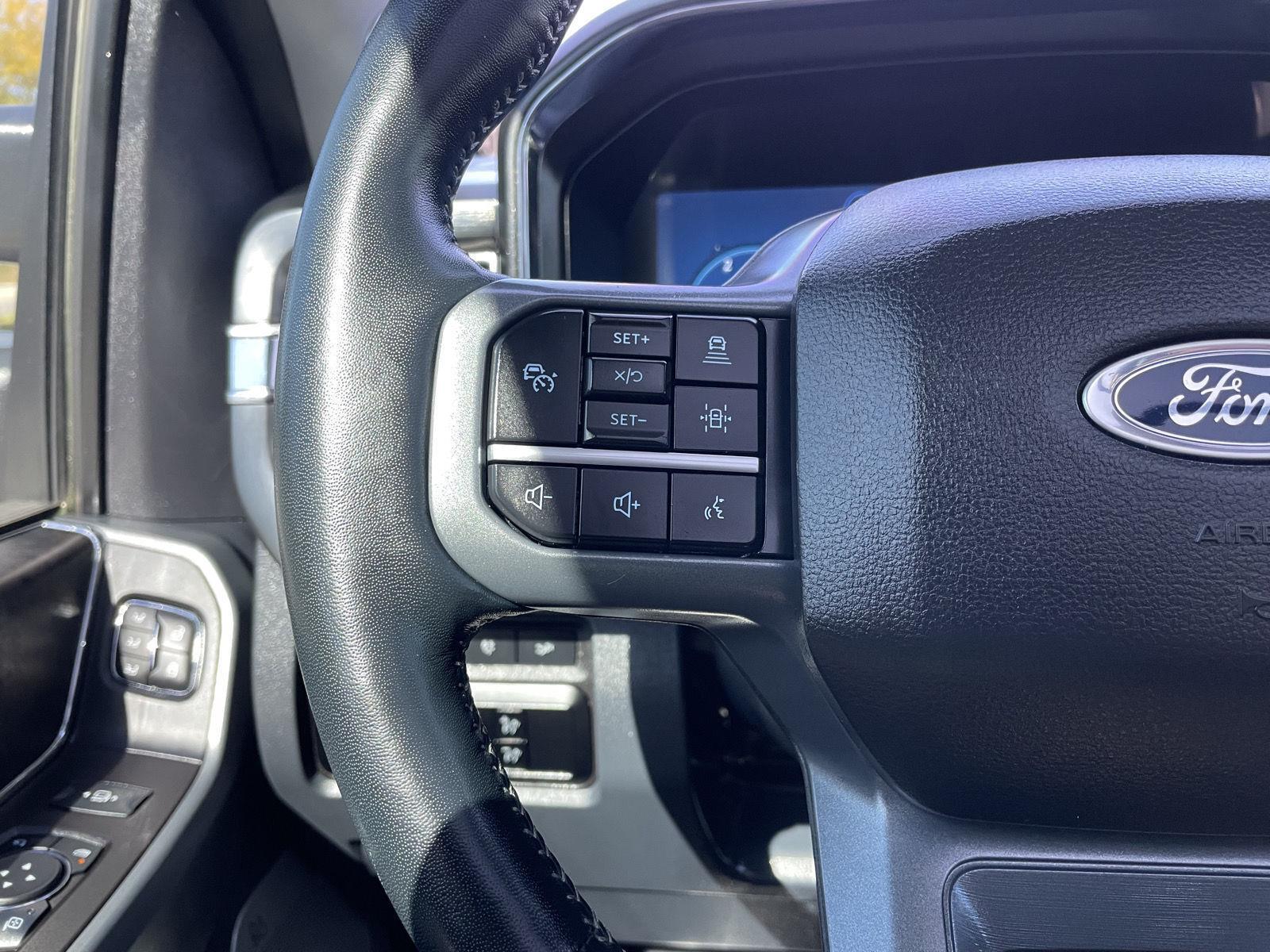 Vehicle photo 13