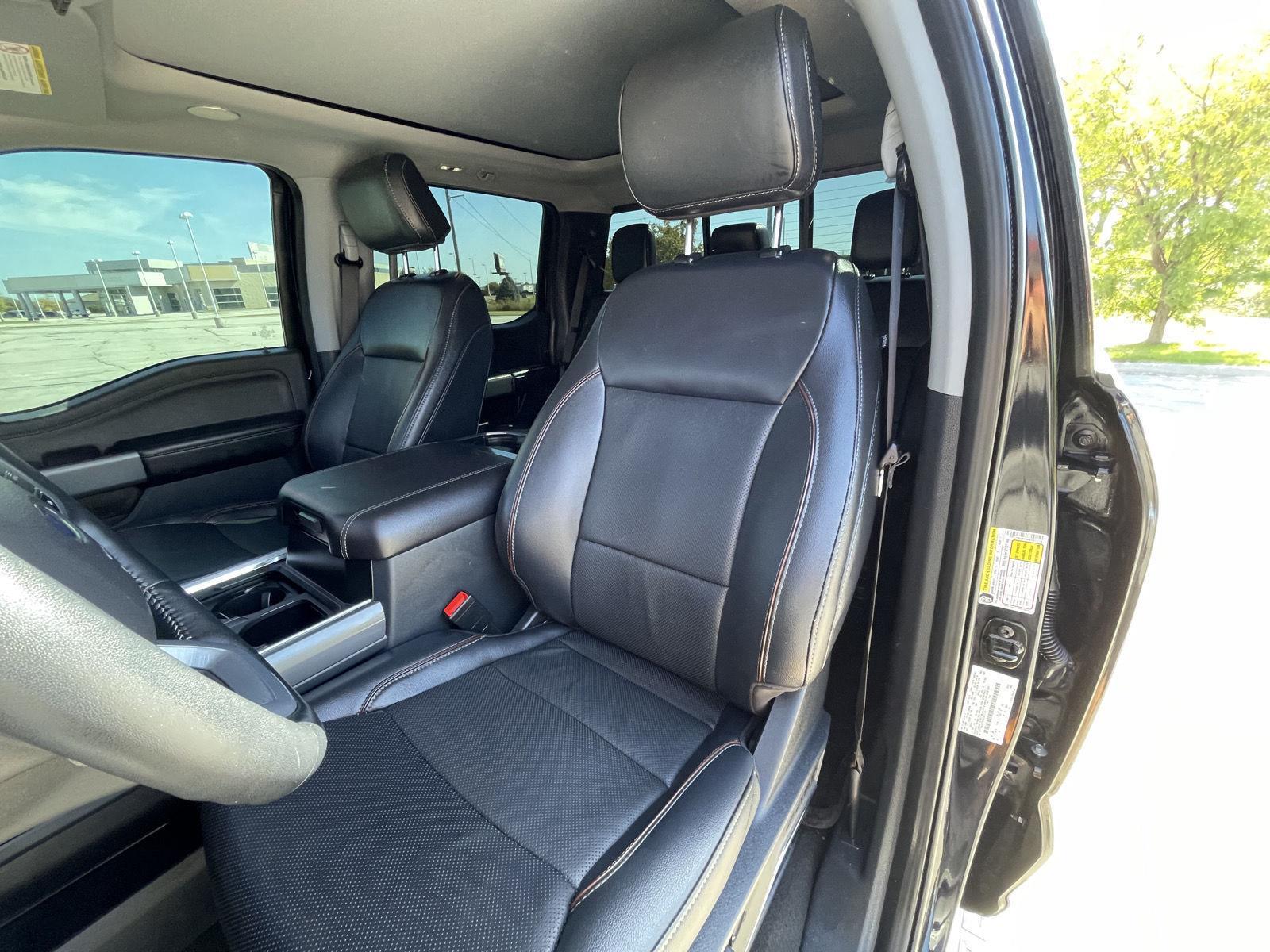 Vehicle photo 17
