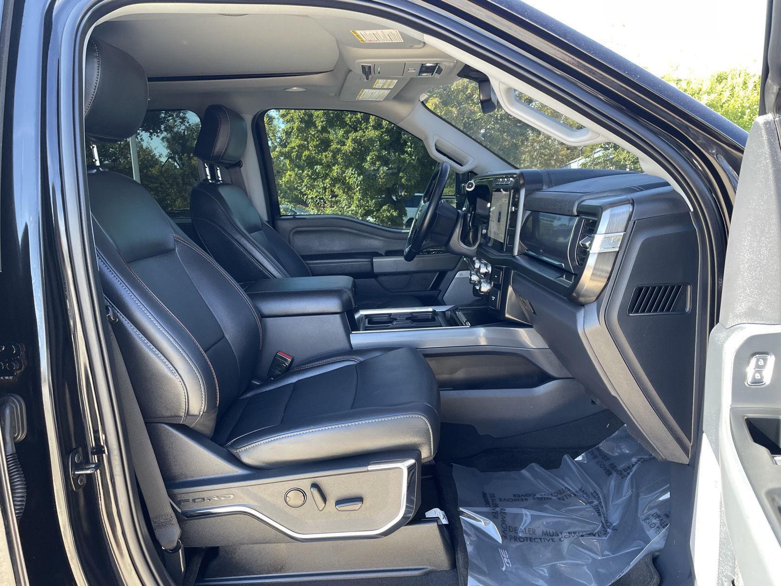 Vehicle photo 18