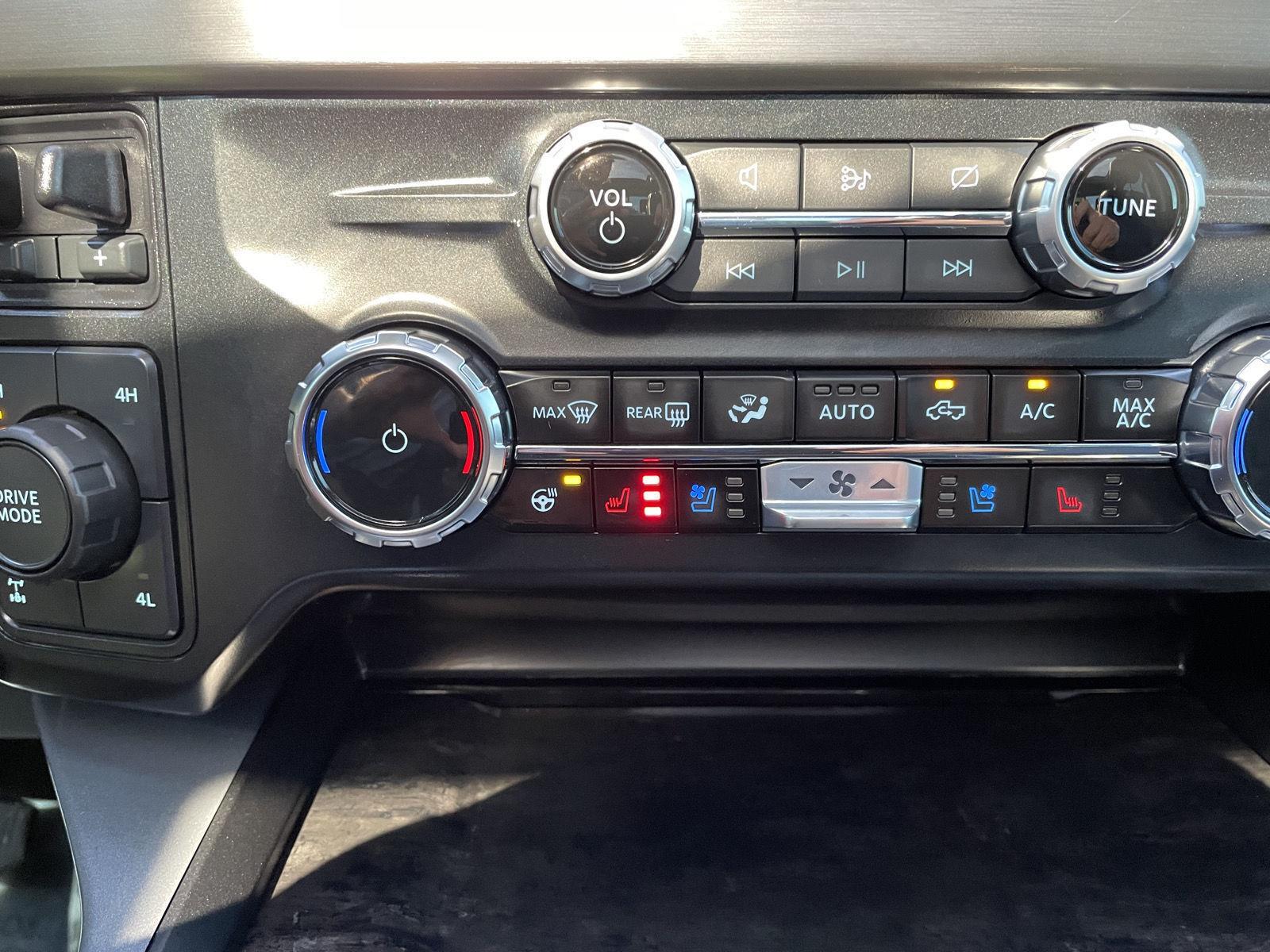 Vehicle photo 29