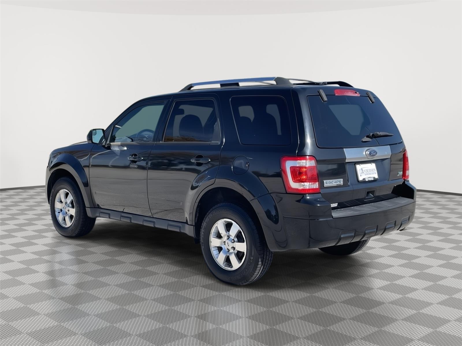 Vehicle photo 9