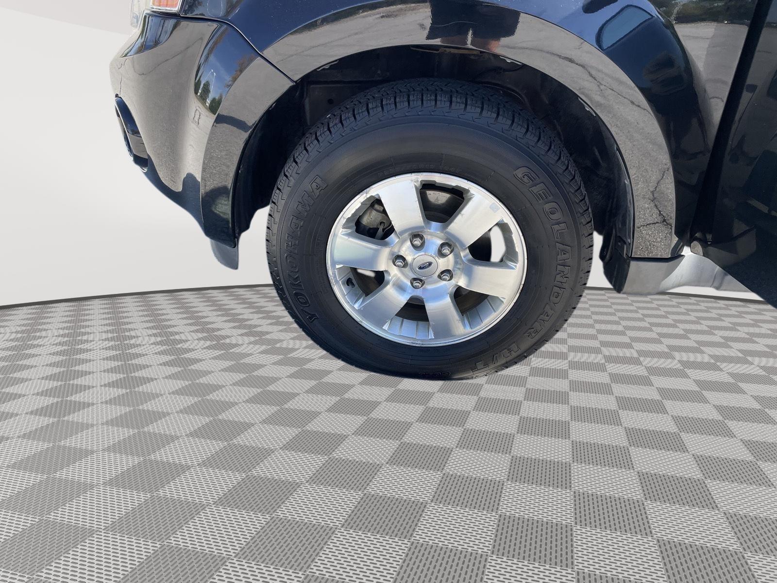 Vehicle photo 10