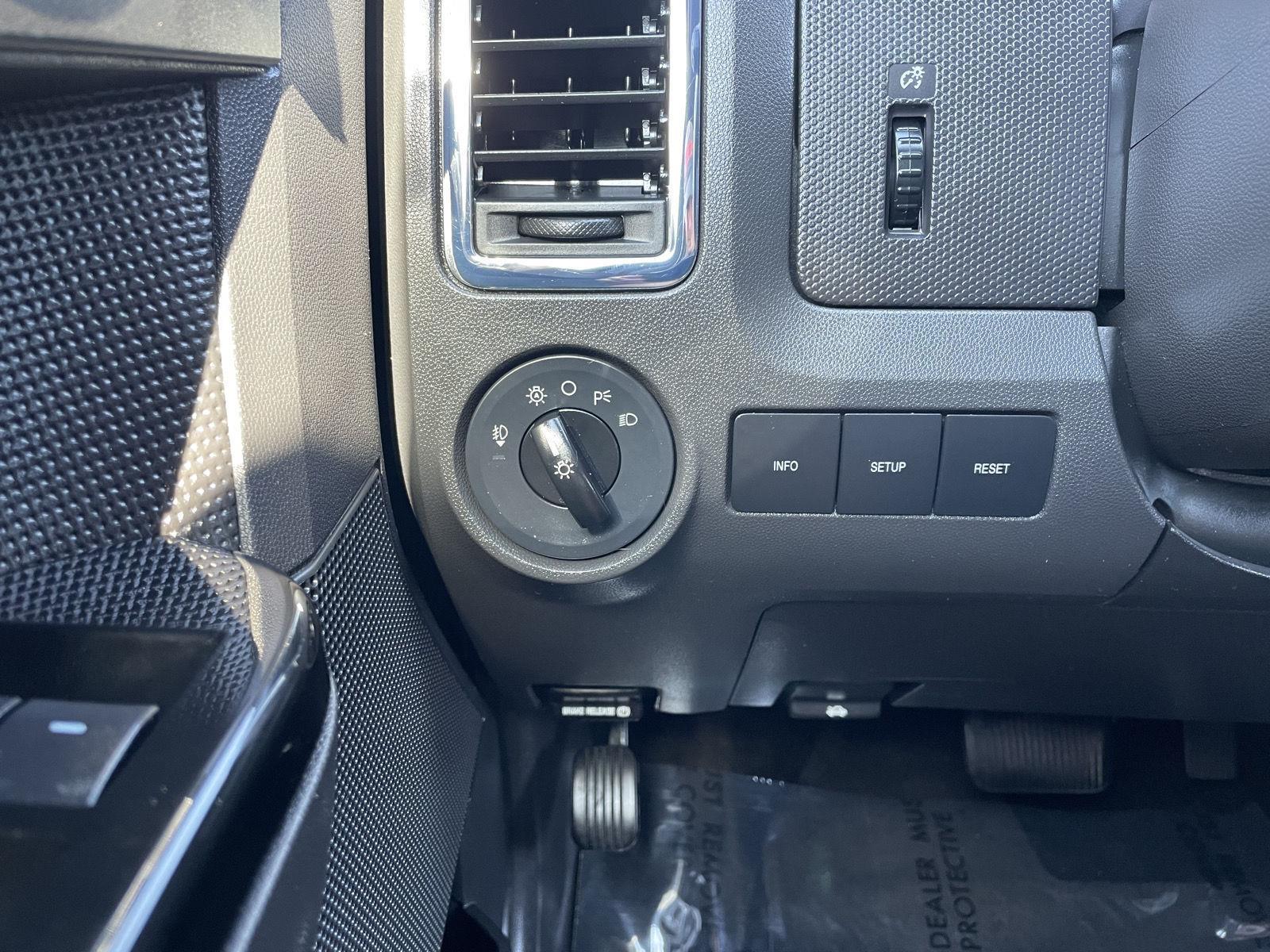 Vehicle photo 16