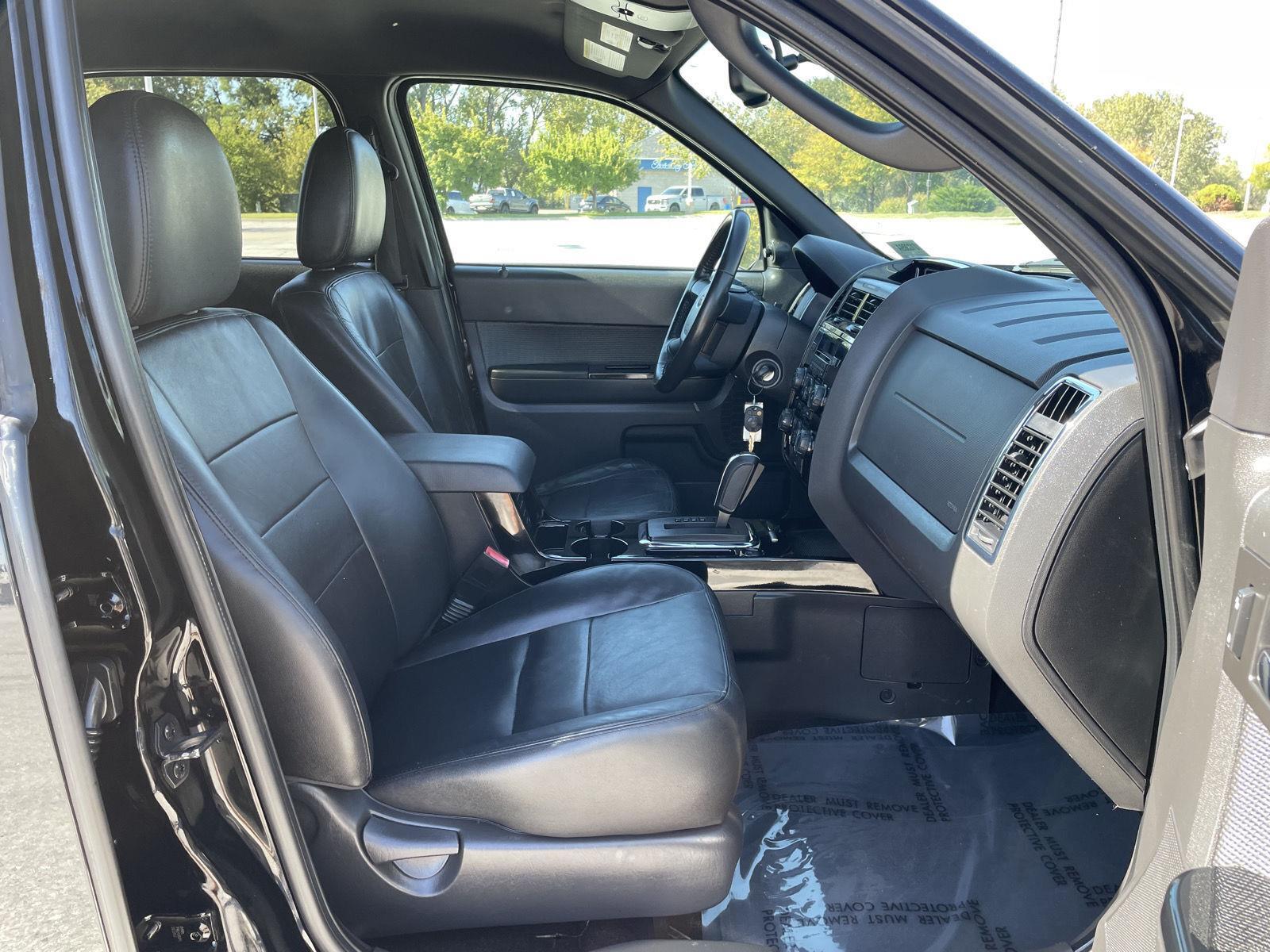 Vehicle photo 19